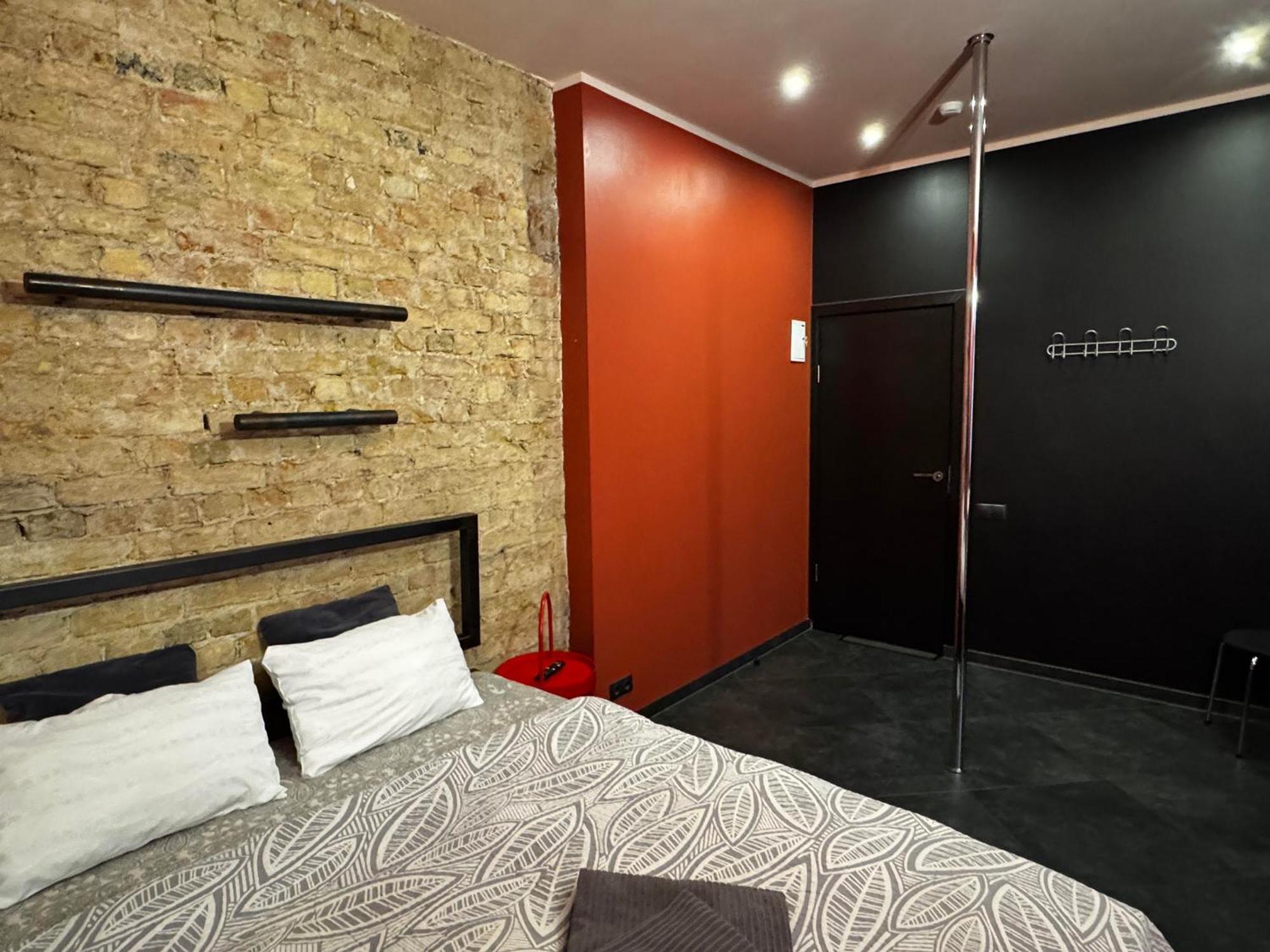 Aparthotel ריגה מראה חיצוני תמונה A room at a brothel in Amsterdam