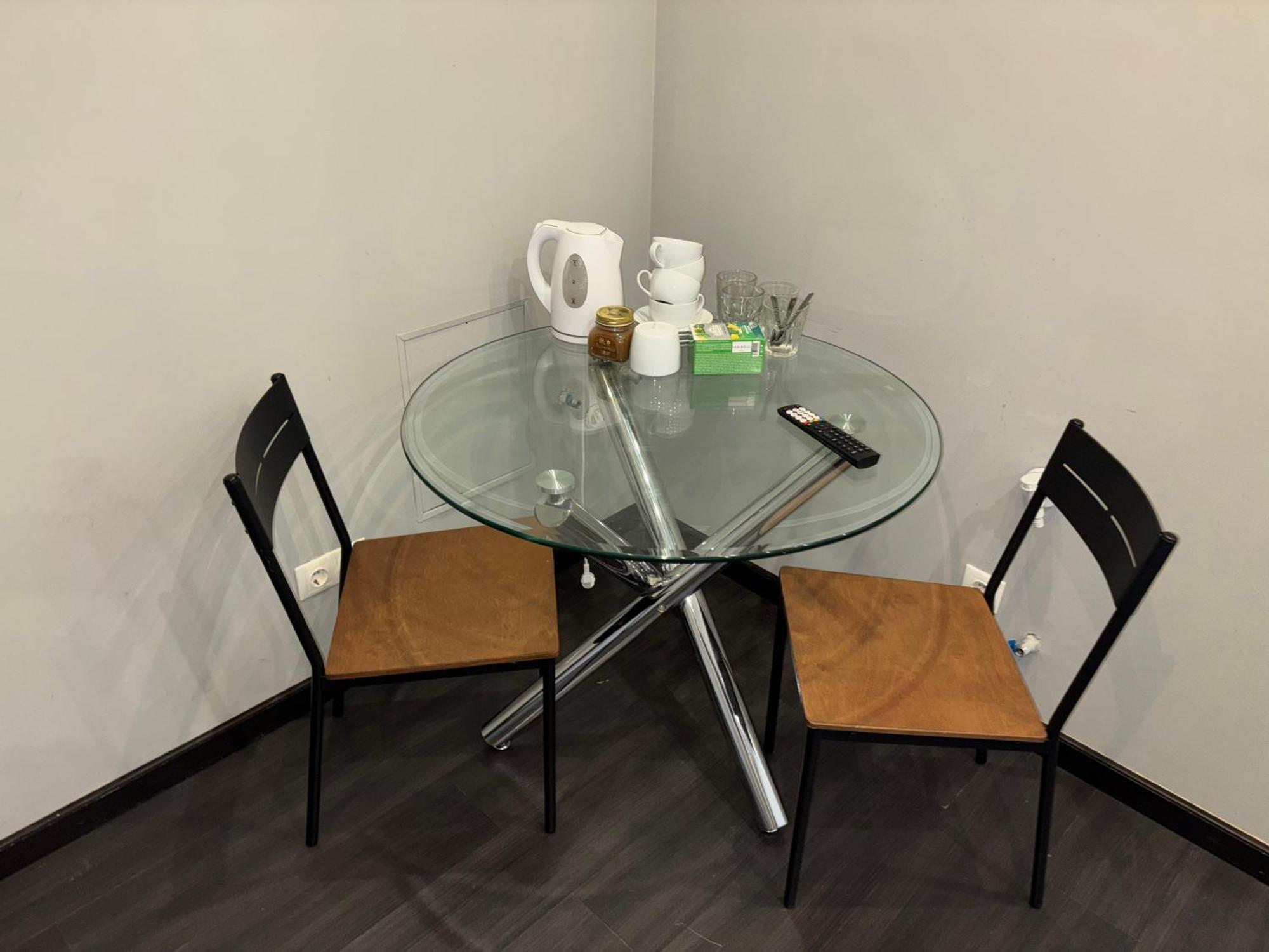 Aparthotel ריגה מראה חיצוני תמונה A glass table