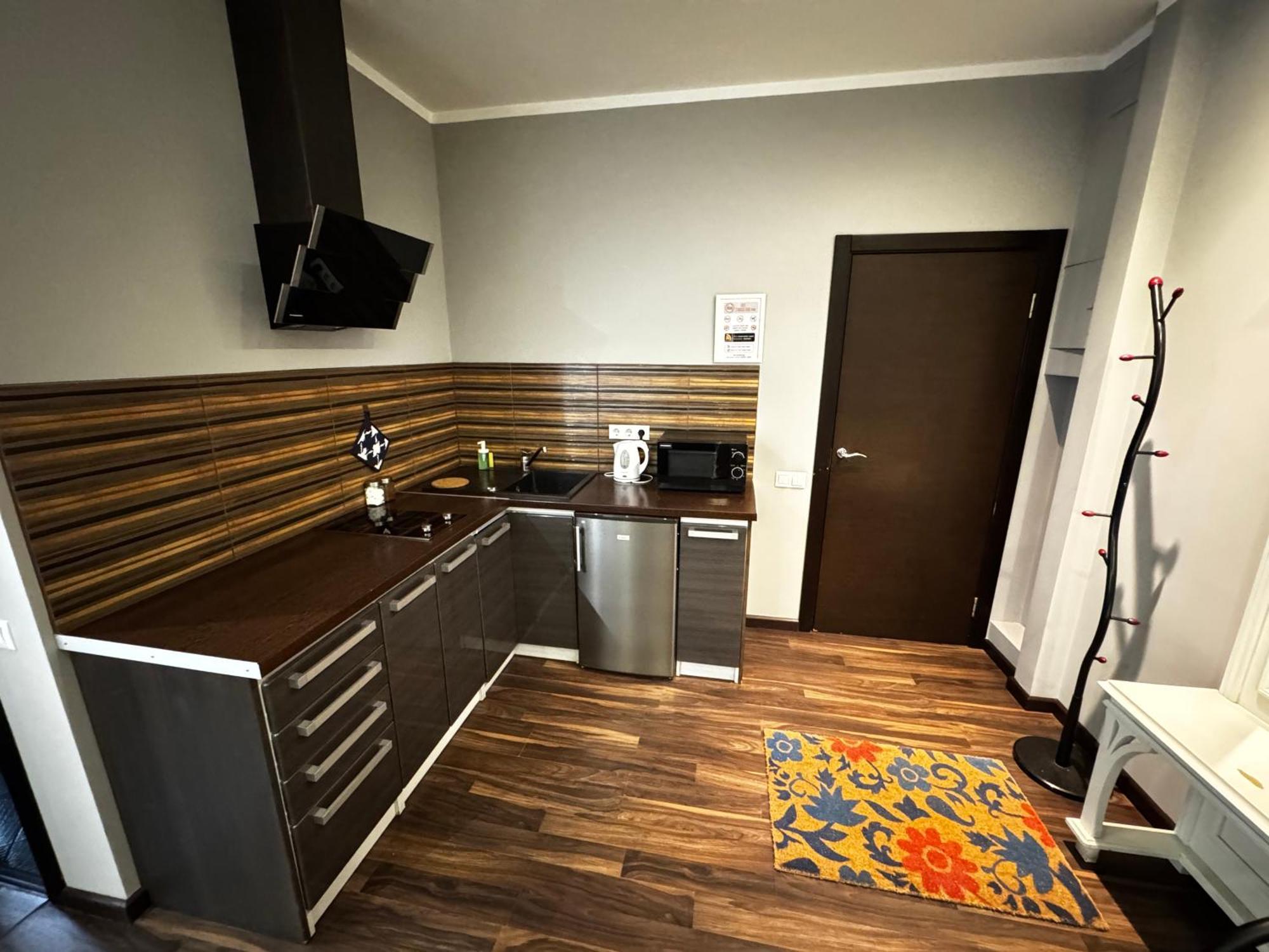 Aparthotel ריגה מראה חיצוני תמונה A typical kitchen in a typical apartment